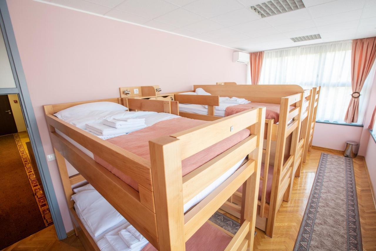 Hostel Amd Belgrado Esterno foto