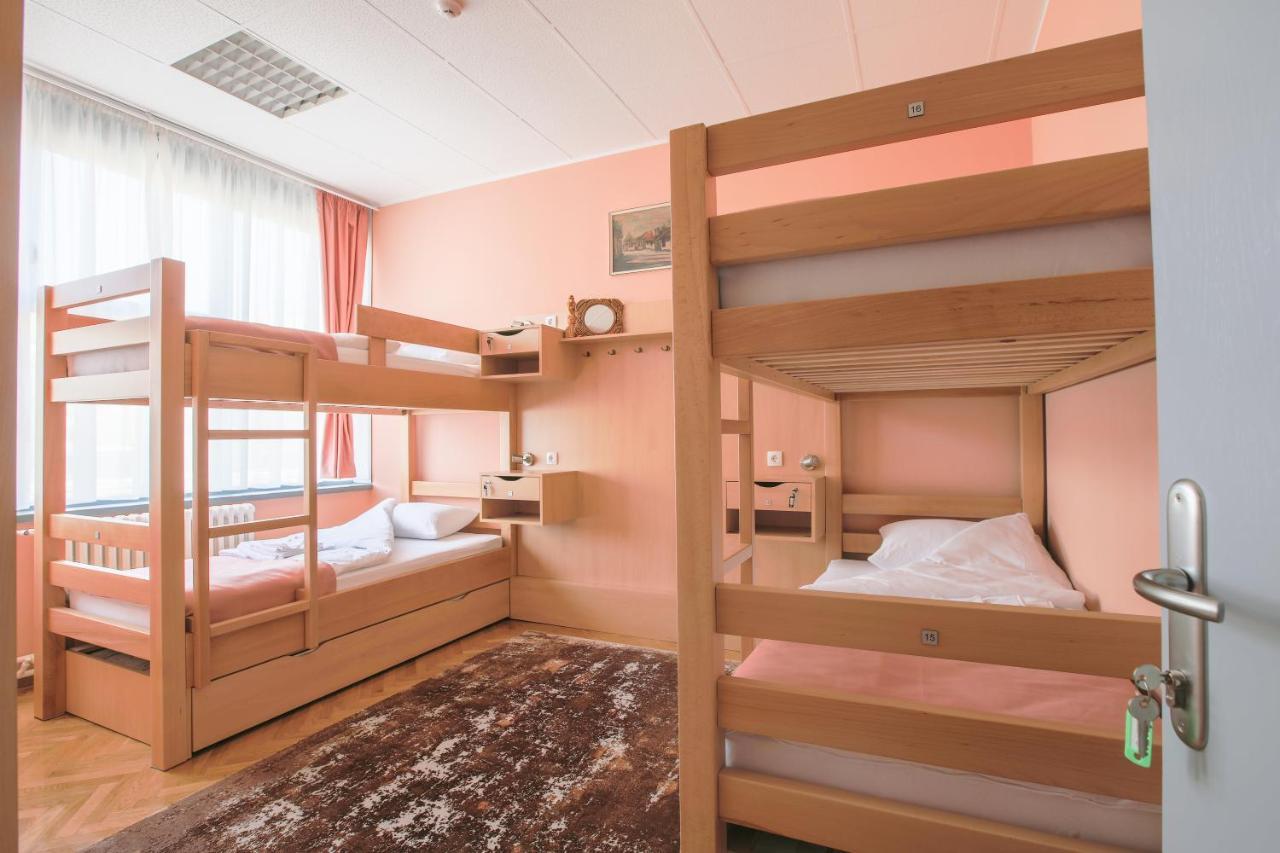 Hostel Amd Belgrado Esterno foto